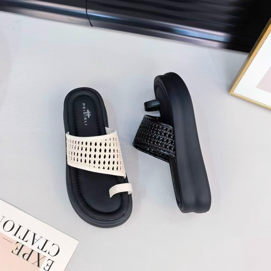 шлепанцы женские,тапочки модные,модные шлепанцы,шлепанцы на плоской подошве,тапочки на плоской подошве