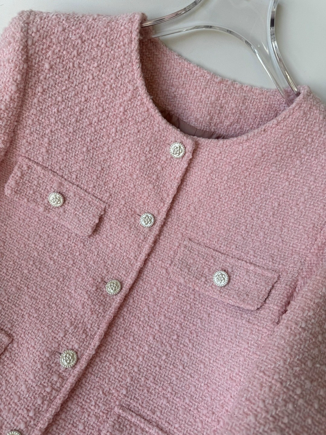 твидовый розовый пиджак,жакет в стиле шанель,твидовый жакет-пиджак с серебристыми пуговицами персиковый,жакет из твида укороченный розовый,твидовый жакет