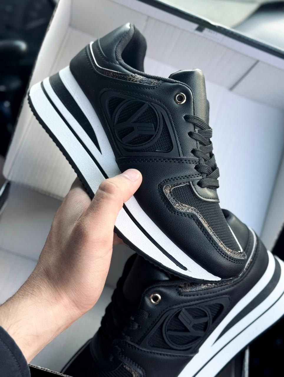 ,женские кроссовки,кроссовки повседневные женские,женские кожаные кроссовки,спортивная