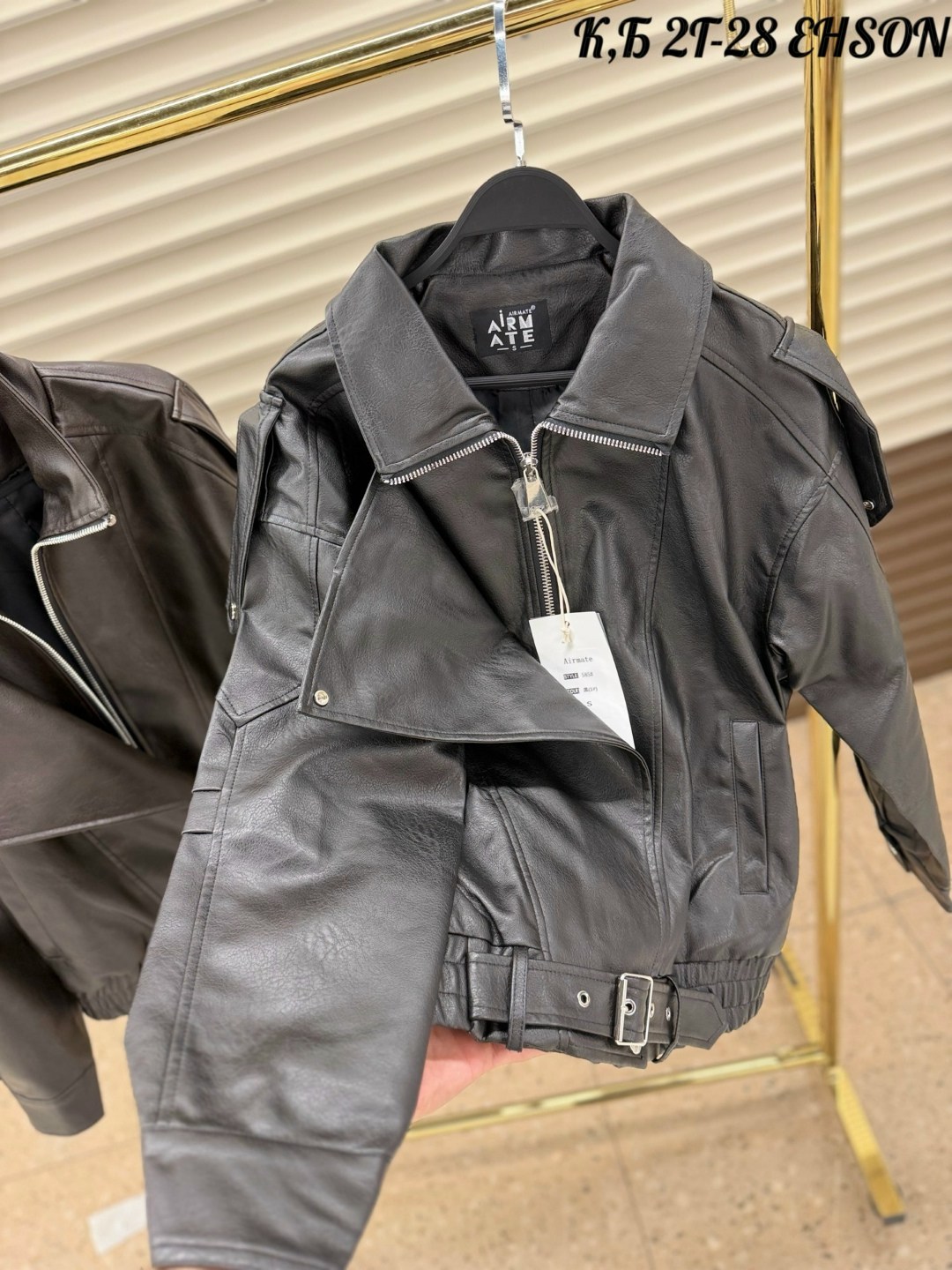 женская кожаная куртка,куртка кожаная,кожаная куртка yves saint laurent,женская куртка из искусственной кожи,кожаная куртка бомбер