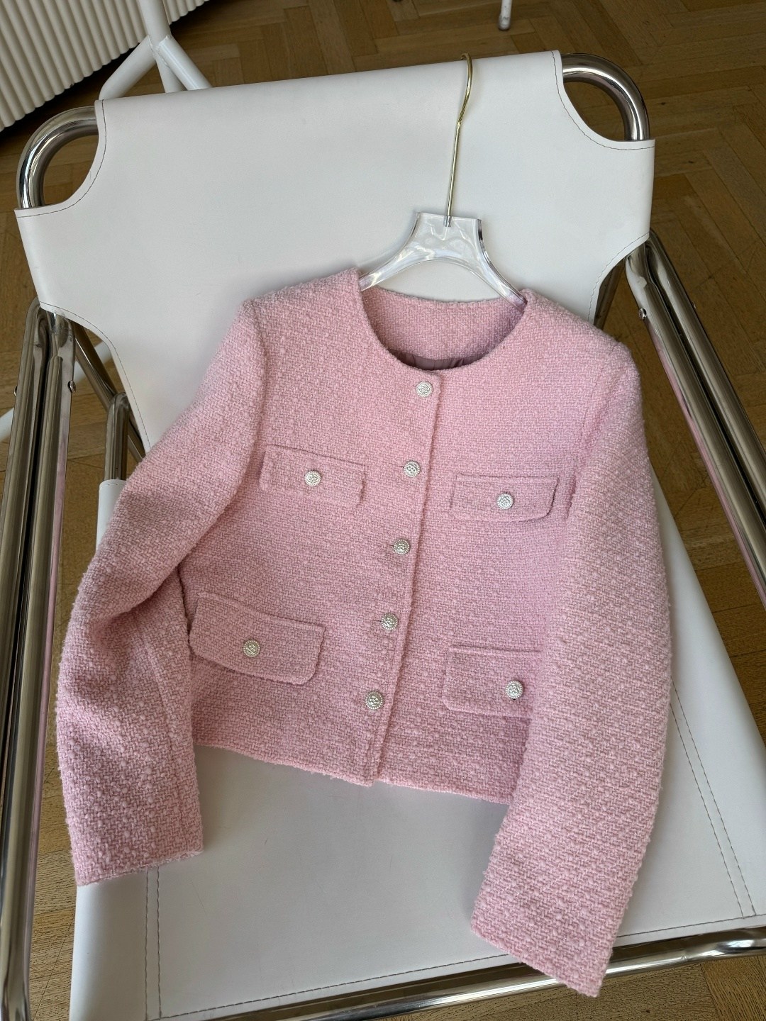 твидовый розовый пиджак,жакет в стиле шанель,твидовый жакет-пиджак с серебристыми пуговицами персиковый,жакет из твида укороченный розовый,твидовый жакет