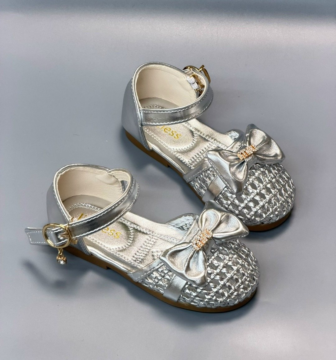 детские туфли,туфли блестящие для девочек,детские туфли для девочек,серебристые туфли для девочки,босоножки для девочек