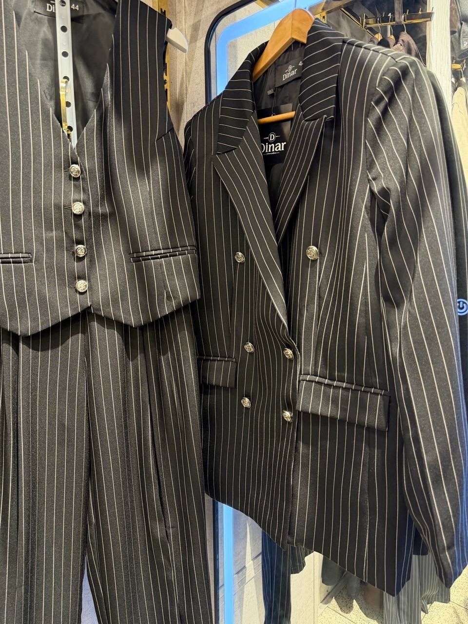 fursac костюм в тонкую полоску с двубортным пиджаком синий,tagliatore костюм в тонкую полоску с двубортным пиджаком синий,двубортный костюм в полоску,костюм с двубортным пиджаком,костюм классический