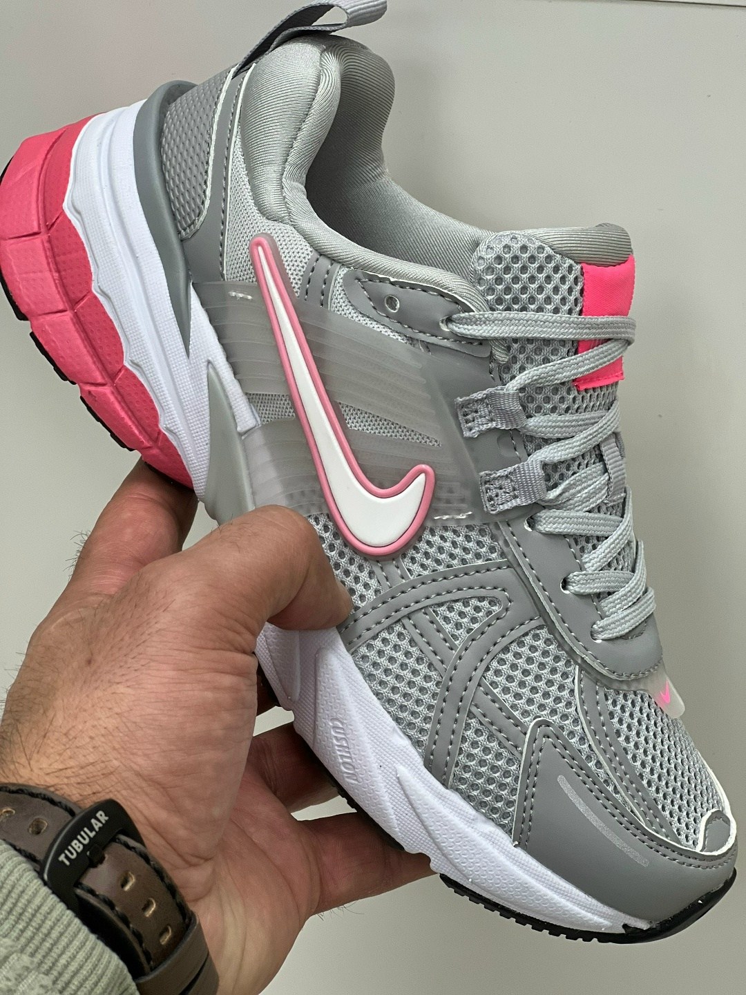 кроссовки nike v 2 k run,кроссовки для женщин nike initiator pink,кроссовки nike,кроссовки беговые женские,кроссовки женские nike