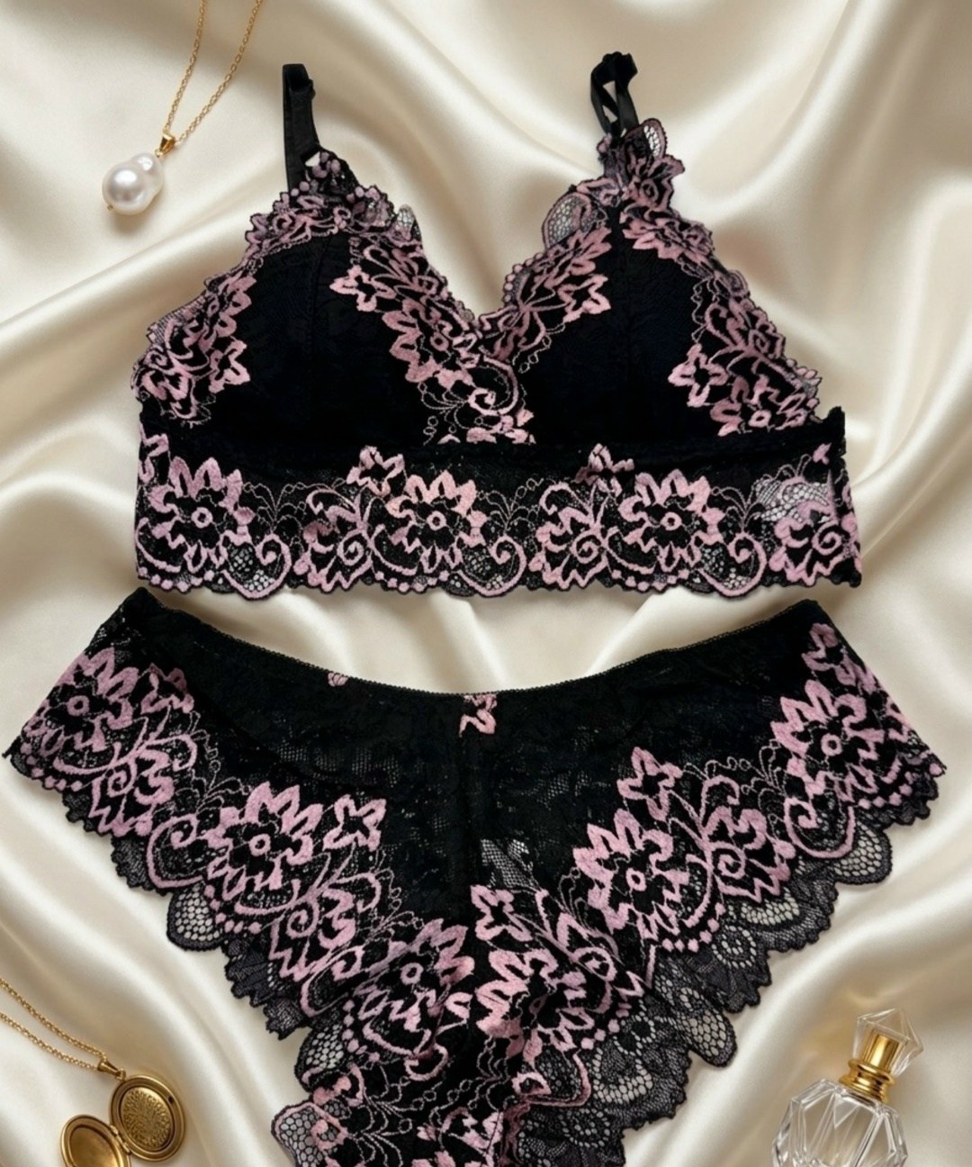 комплект нижнего белья кружевного,комплект женского кружевного нижнего белья,комплект нижнего белья,комплект женского нижнего белья,кружевное белье