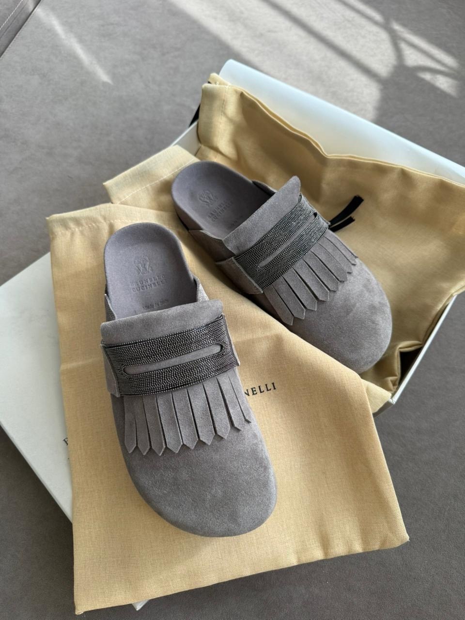 мюли brunello cucinelli,сабо brunello cucinelli,шлепанцы brunello cucinelli,,замшевые шлепанцы brunello cucinelli