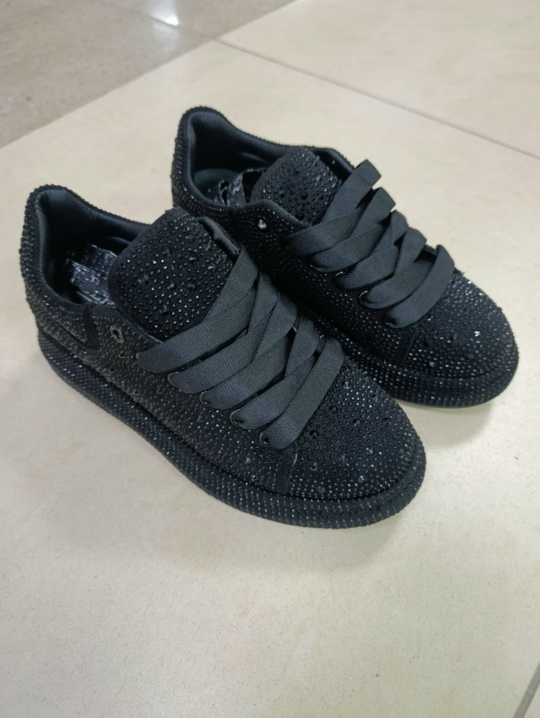 ,кроссовки со стразами,кроссовки со стразами женские,кроссовки женскиe,блестящие кроссовки