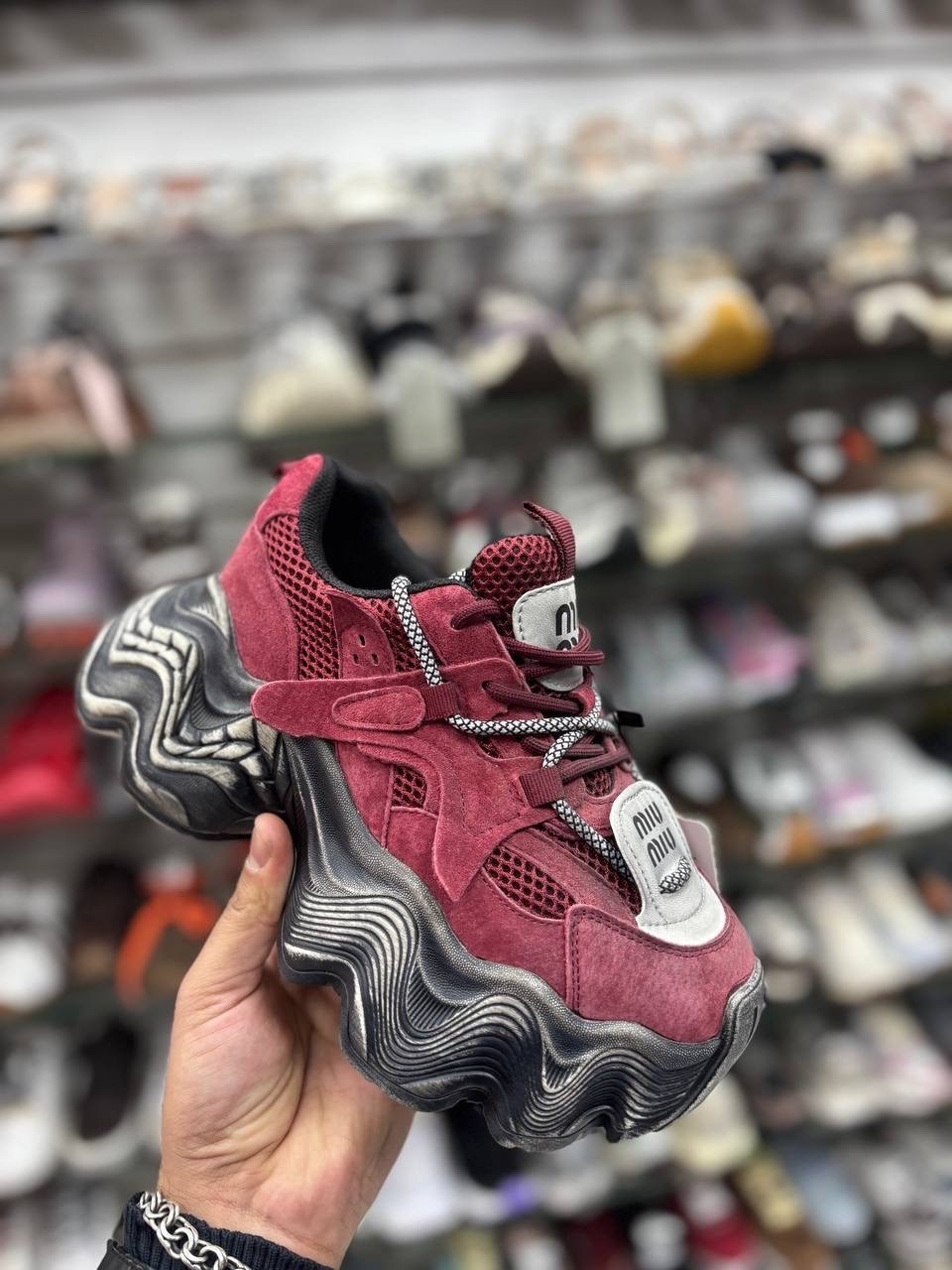 женские кроссовки на массивной платформе,кроссовки женские,массивные кроссовки для женщин,массивные кроссовки,женские массивные кроссовки