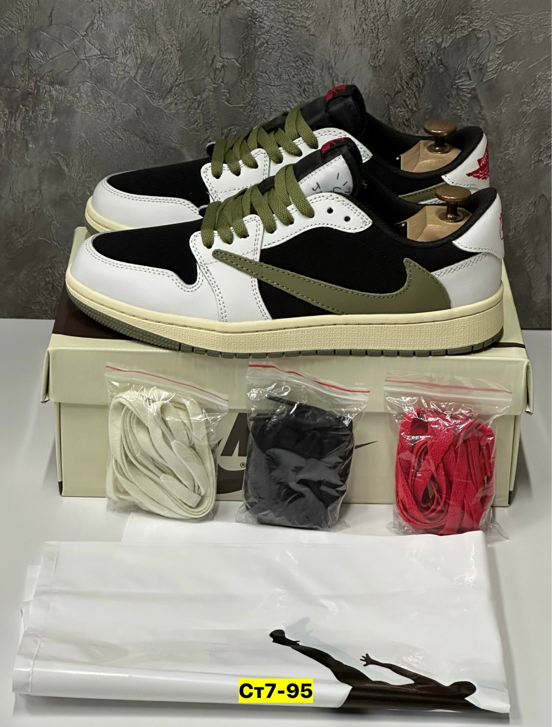 кроссовки nike air jordan 1 low travis scott,кроссовки nike travis scott air jordan 1,кроссовки travis scott x air jordan 1 low olive,кроссовки travis scott x air jordan 1 low,кроссовки nike air jorda