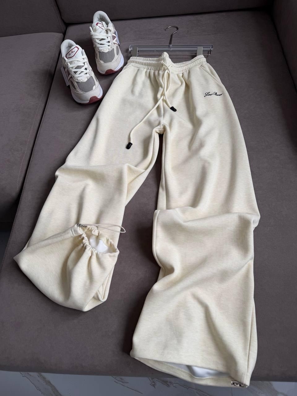 спортивный костюм loro piana,бежевый костюм,костюм стильный,костюм белый,костюм спортивный