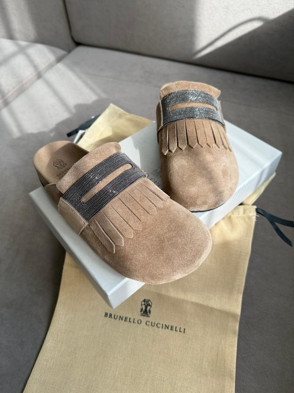 мюли brunello cucinelli,замшевые шлепанцы brunello cucinelli,шлепанцы brunello cucinelli,сабо brunello cucinelli,тапочки brunello cucinelli