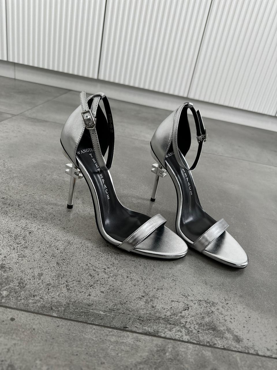 босоножки на каблуках,туфли yves saint laurent 2026,босоножки yves saint laurent,черные босоножки,босоножки ив сен лоран