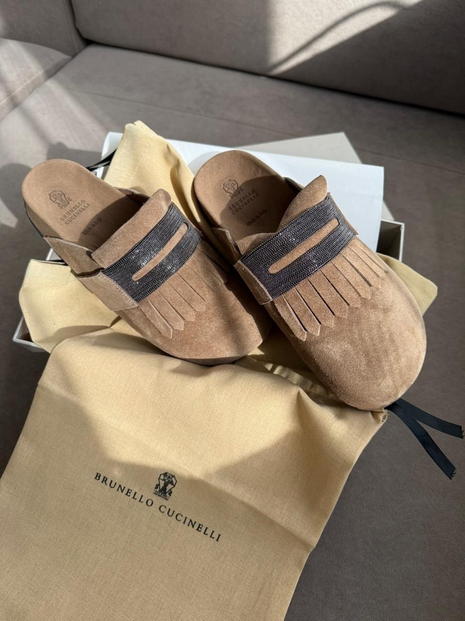 мюли brunello cucinelli,замшевые шлепанцы brunello cucinelli,шлепанцы brunello cucinelli,сабо brunello cucinelli,тапочки brunello cucinelli