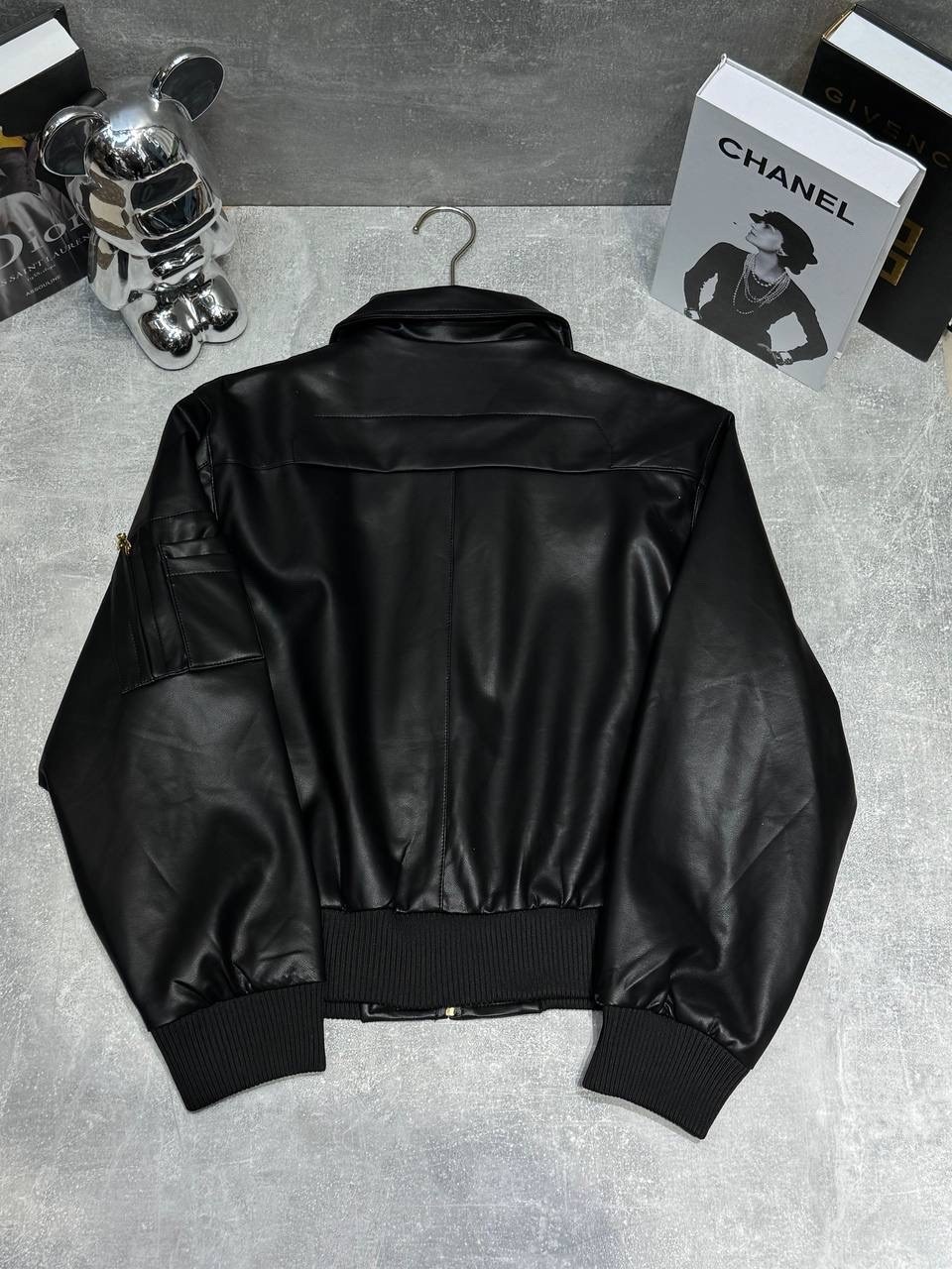 куртка кожаная,женская кожаная куртка,куртка бомбер женская,бомбер женский кожаный,кожаная куртка бомбер