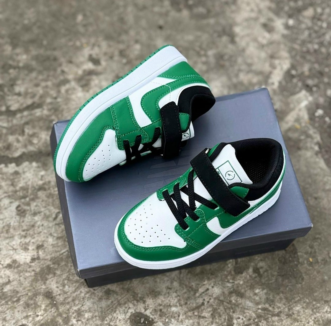 кроссовки мальчику,кроссовки,детские кроссовки,кроссовки nike,спортивные кроссовки