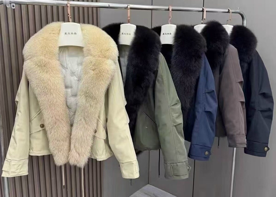куртка с натуральный мехом,парка с натуральным мехом,женская парка на натуральном меху,женская парка на натуральном меху укороченная куртка с лисьим мехом,зимние куртки