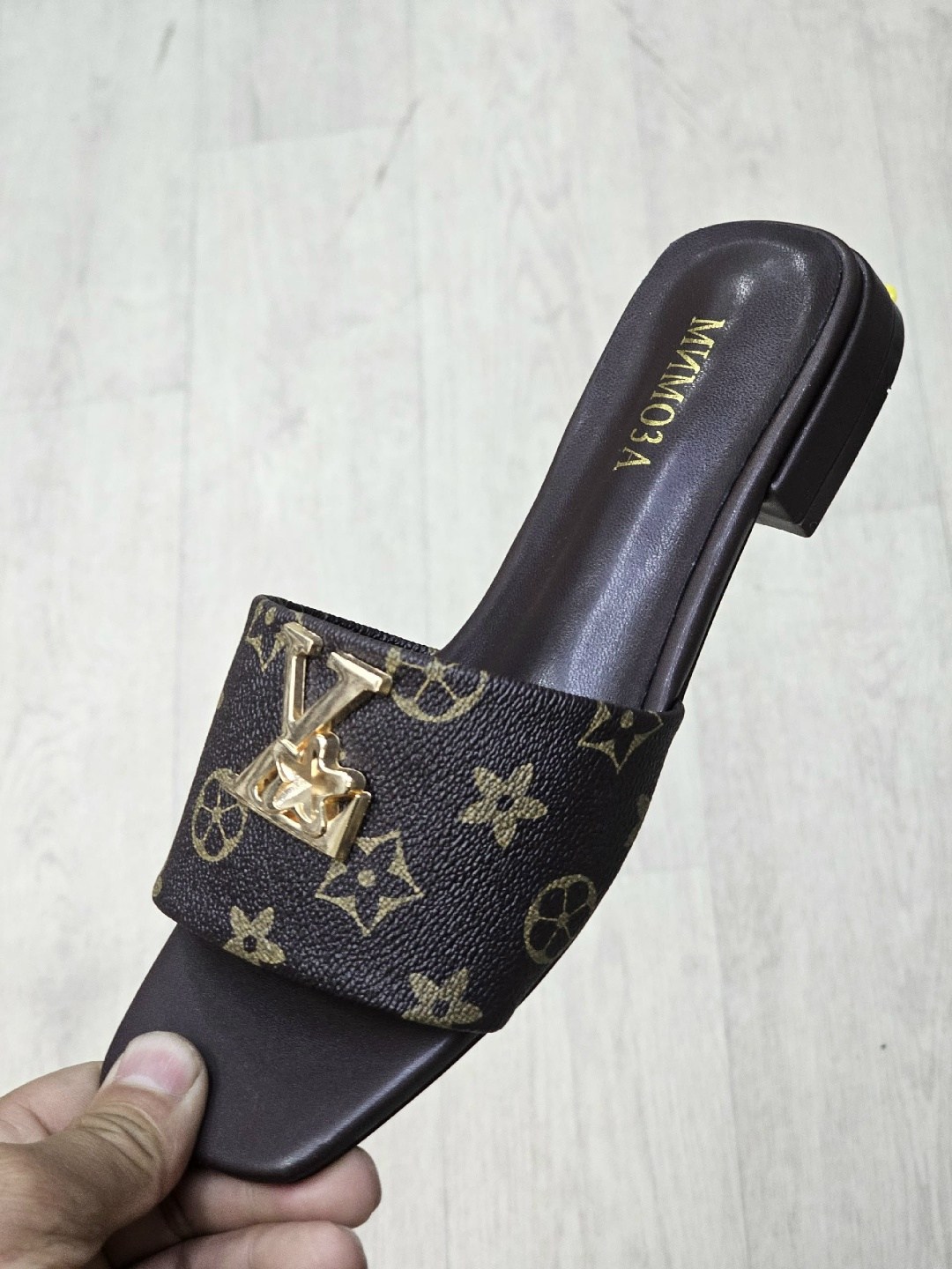 луи виттон шлепки женские,шлепанцы женские луи виттон,,шлепанцы луи виттон,шлепанцы louis vuitton