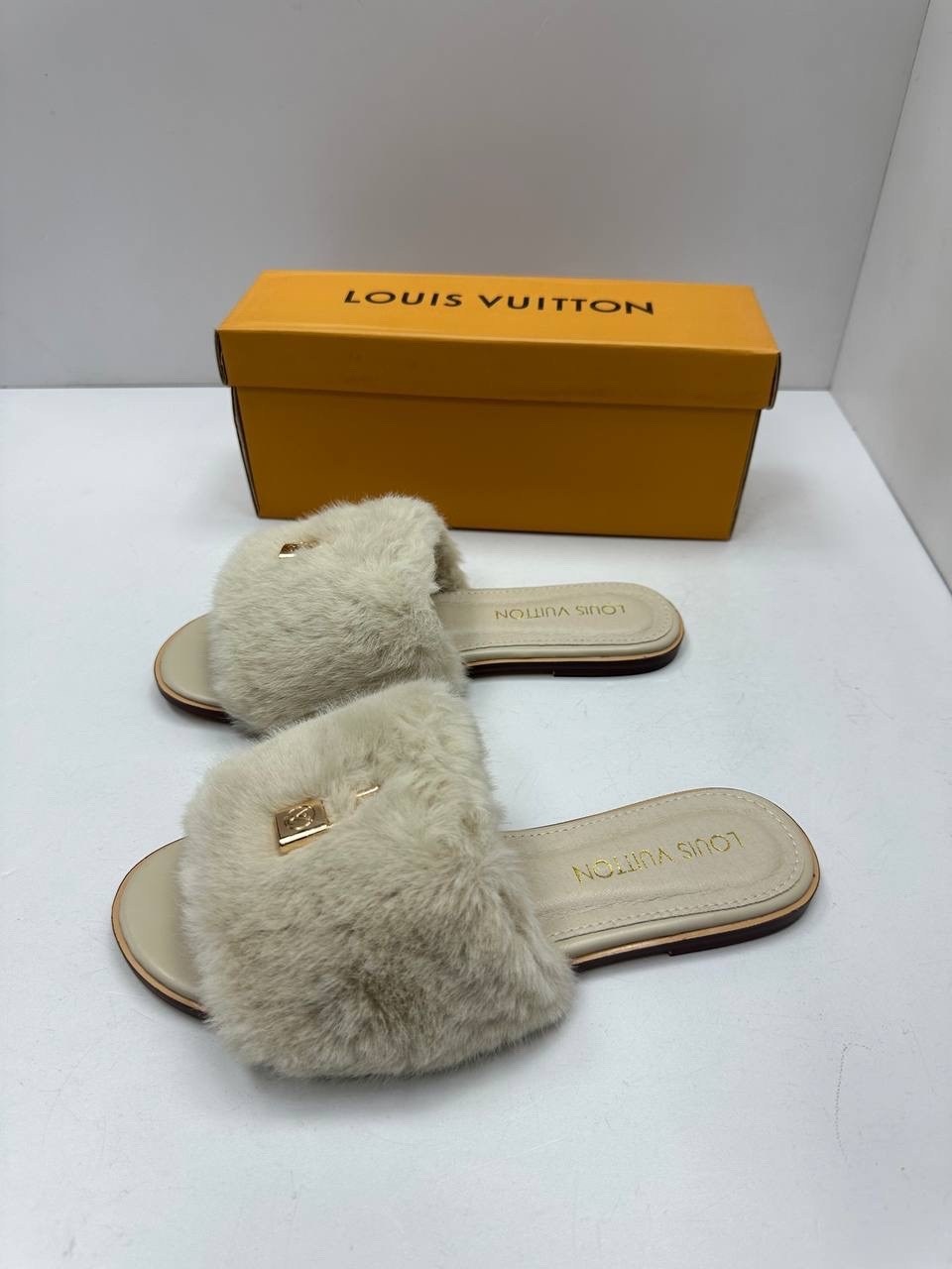 тапочки louis vuitton,шлепанцы louis vuitton,louis vuitton shoes,тапочки женские,меховые тапочки луи виттон