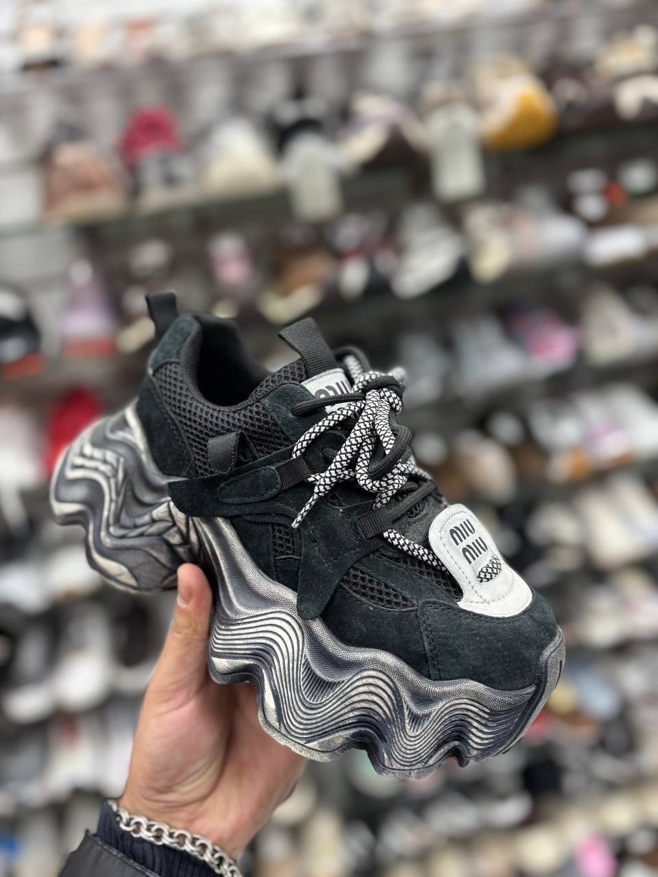 женские кроссовки на массивной платформе,кроссовки женские,массивные кроссовки для женщин,массивные кроссовки,женские массивные кроссовки