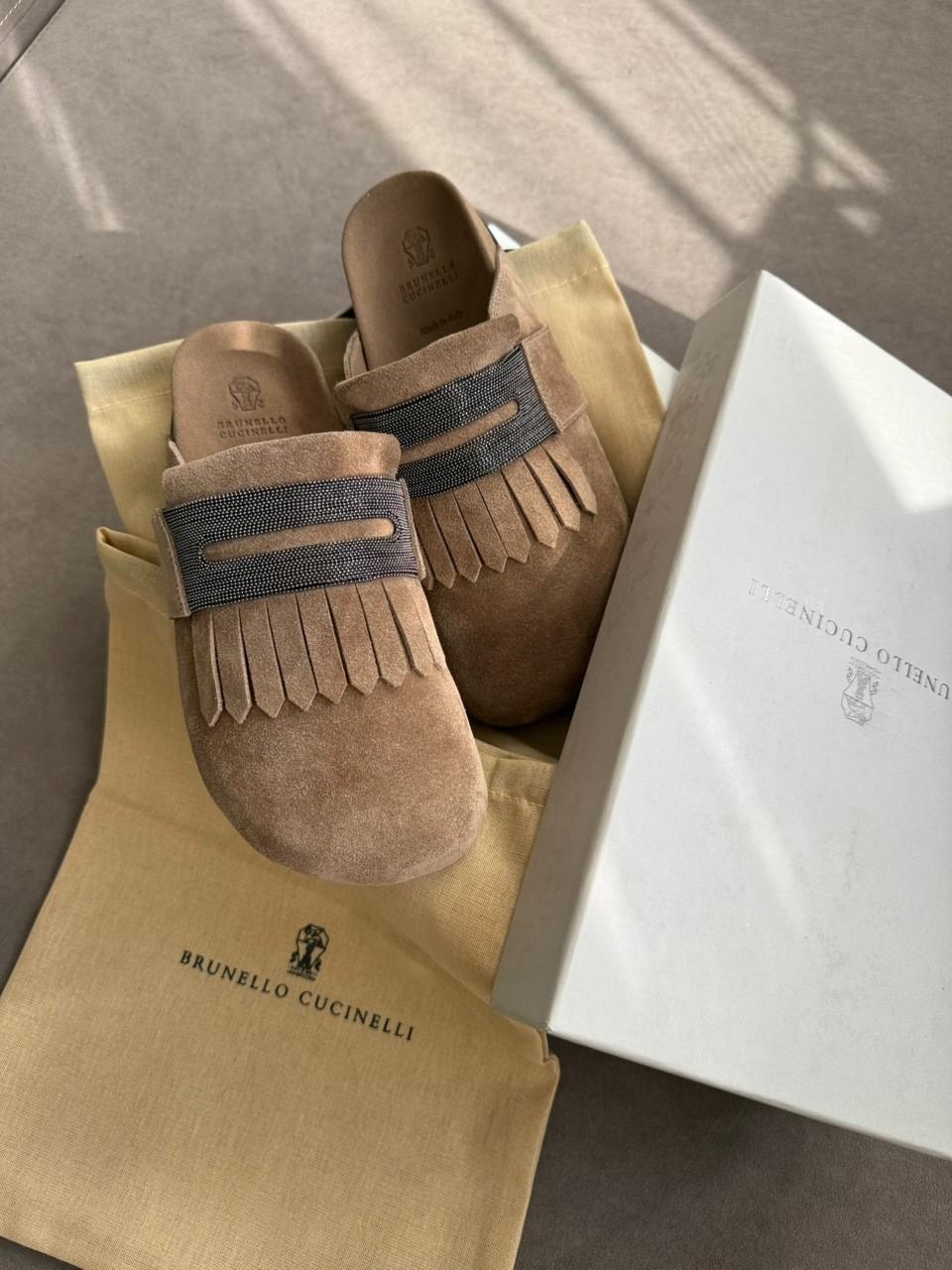 мюли brunello cucinelli,замшевые шлепанцы brunello cucinelli,шлепанцы brunello cucinelli,сабо brunello cucinelli,тапочки brunello cucinelli