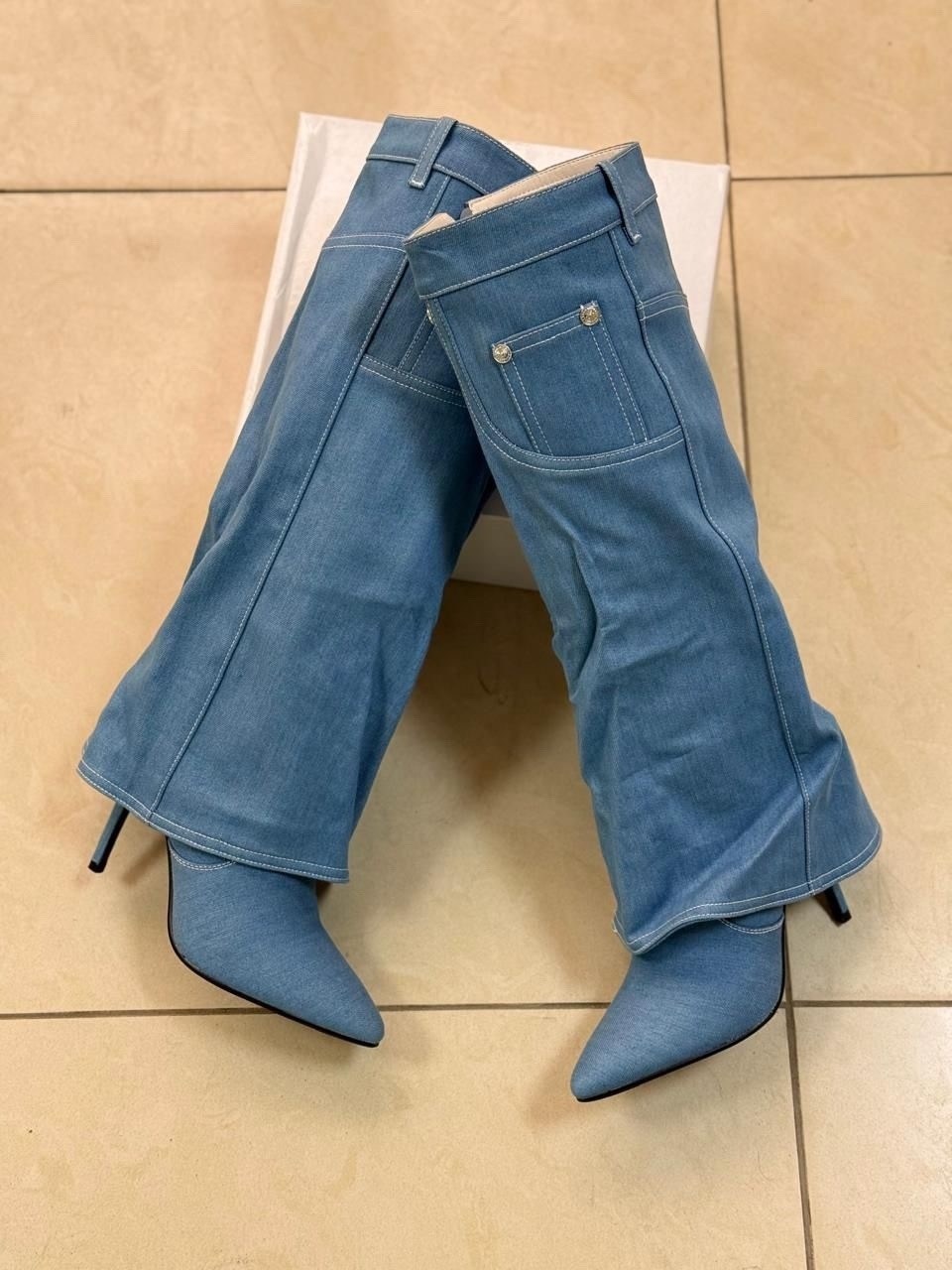 джинсовые сапоги,модные сапоги,denim boots,высокие сапоги,женские джинсовые сапоги до колена синие с острым носком на тонком высоком каблуке