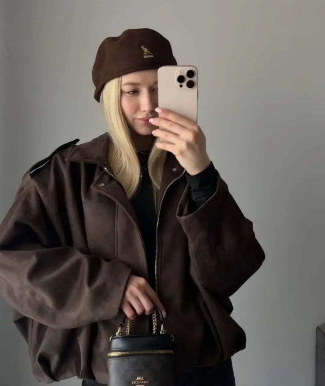 куртка-бомбер из искусственной замши zarina,куртка замшевая,куртка женская замшевая,куртка свободного кроя,куртка из искусственной замши