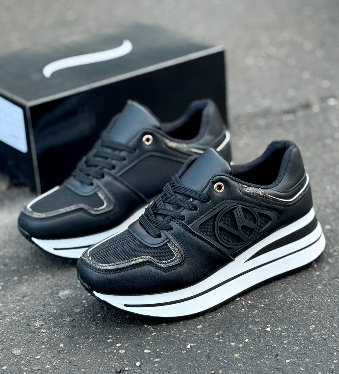 ,женские кроссовки,кроссовки повседневные женские,женские кожаные кроссовки,спортивная