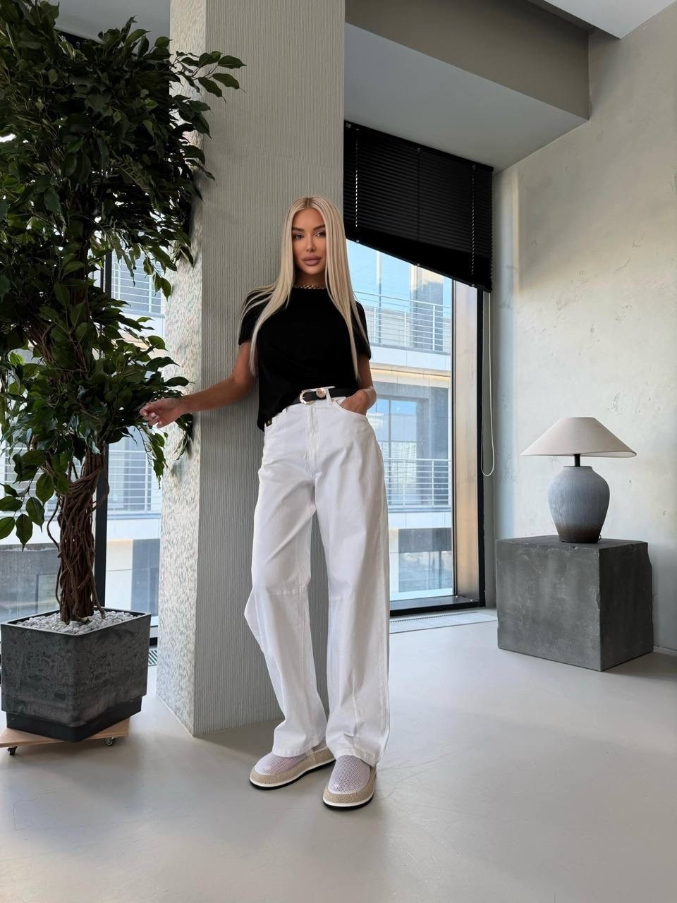 белые джинсы,женские джинсы,джинсы стильные,брюки джинсы,джинсы женские широкие