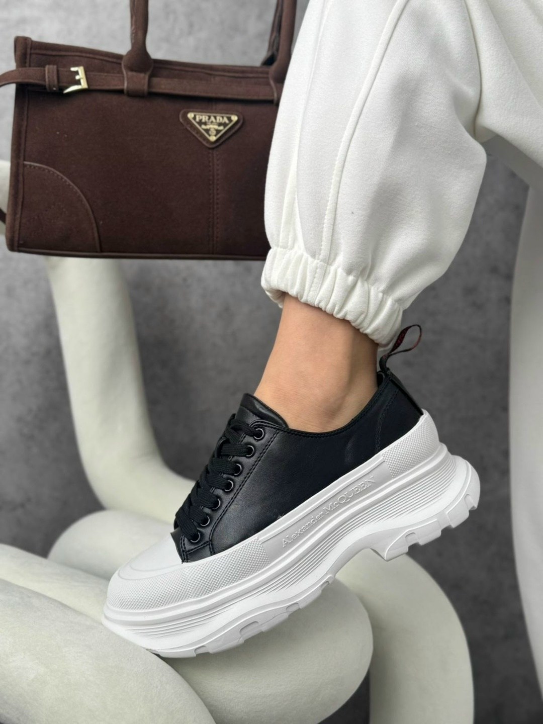 ,кроссовки alexander mcqueen,кроссовки alexander mcqueen lace-up sneaker,кроссовки женскиe,alexander mcqueen кроссовки женские