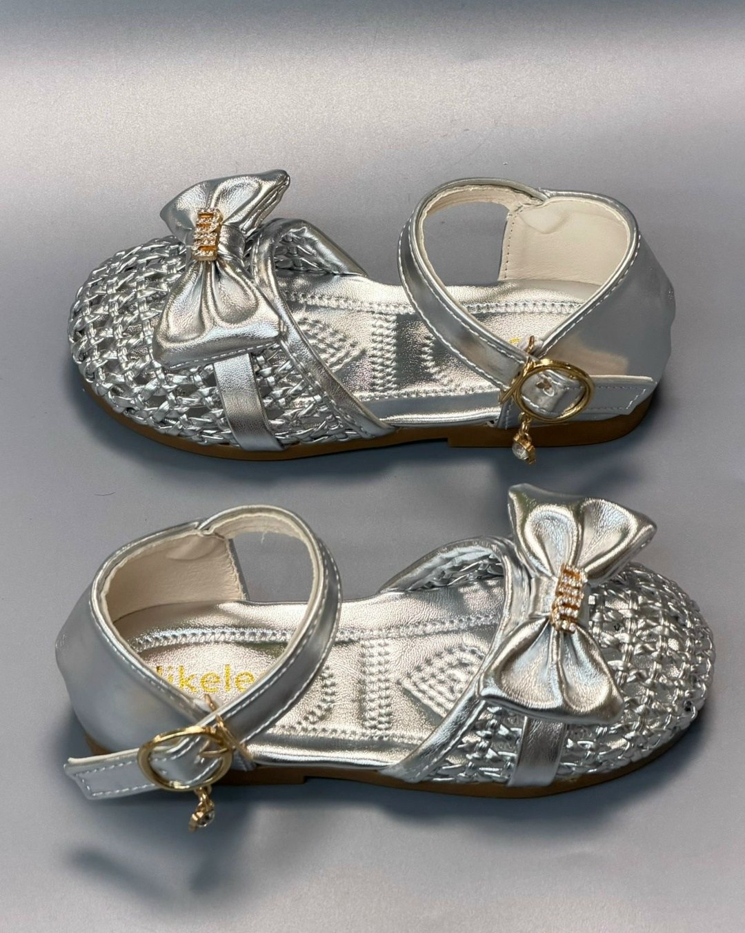 детские туфли,туфли блестящие для девочек,детские туфли для девочек,серебристые туфли для девочки,босоножки для девочек
