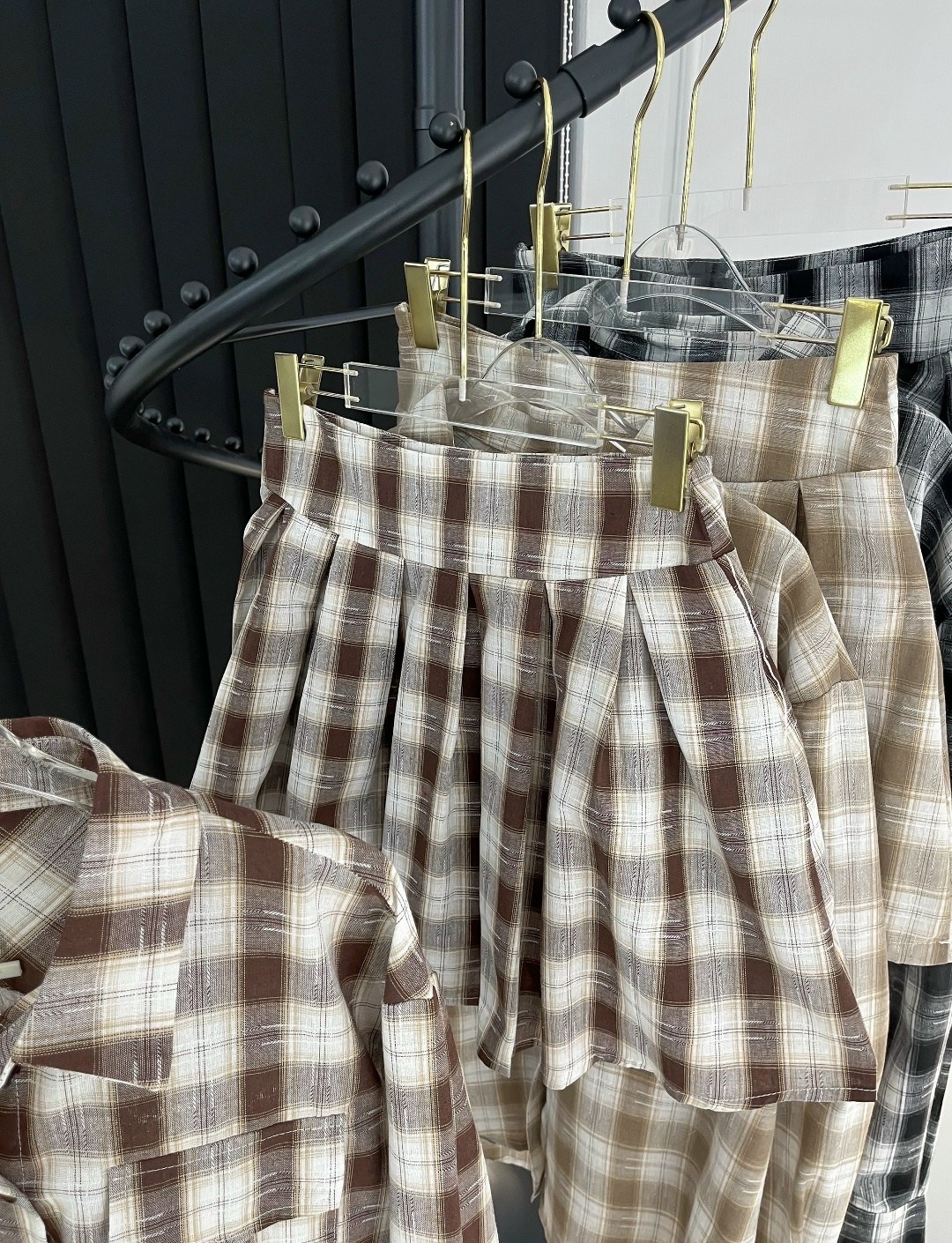 женская рубашка в клетку,клетчатая рубашка,женские клетчатые рубашки,рубашка в клетку,костюм в клетку с юбкой