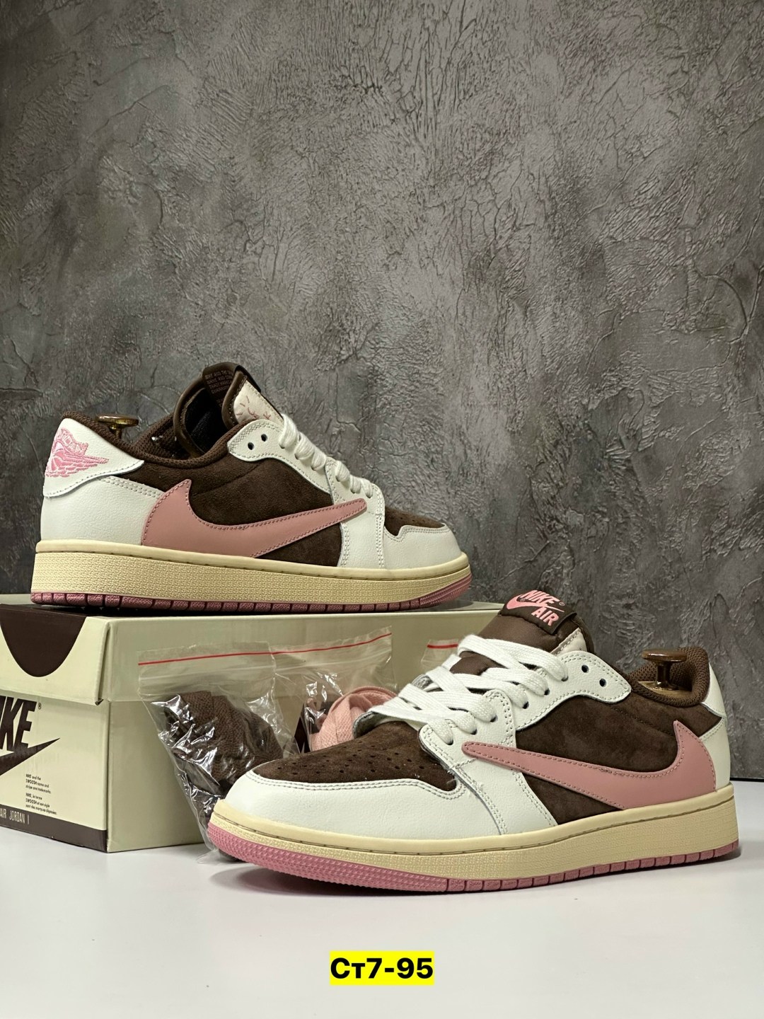 nike air jordan 1 low x travis scott,кроссовки nike travis scott x air jordan 1 low,кеды travis scott x air jordan 1 pink oxford,кроссовки nike air jordan 1 low travis scott,кроссовки nike travis scot
