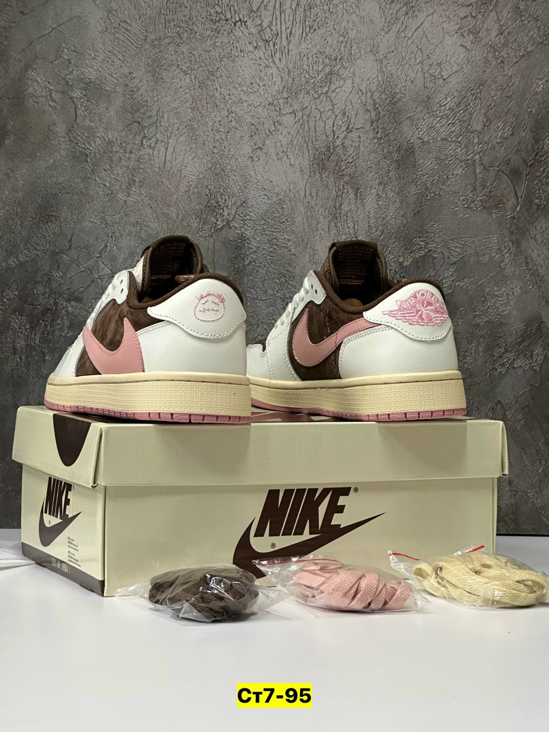 nike air jordan 1 low x travis scott,кроссовки nike travis scott x air jordan 1 low,кеды travis scott x air jordan 1 pink oxford,кроссовки nike air jordan 1 low travis scott,кроссовки nike travis scot