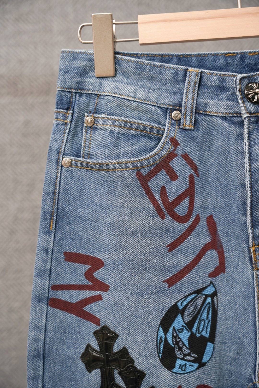 джинсы chrome hearts,джинсы chrome hearts с крестами,джинсы с крестами,джинсы модные,джинсовые брюки