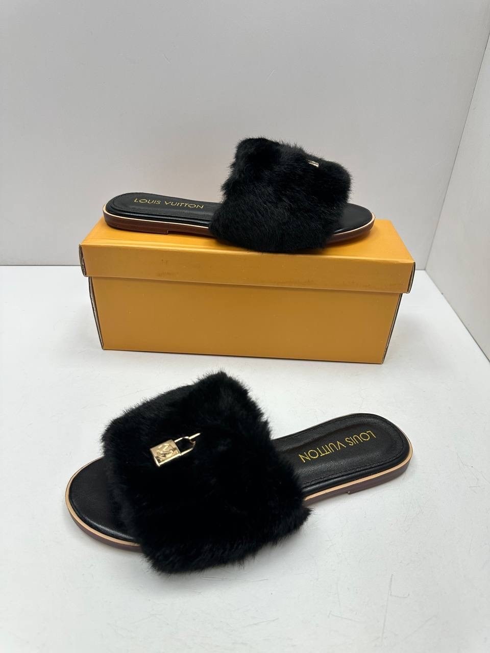 тапочки louis vuitton,шлепанцы louis vuitton,louis vuitton shoes,тапочки женские,меховые тапочки луи виттон