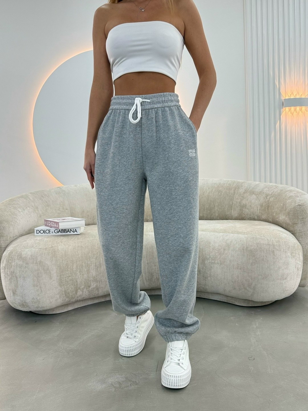 белые джоггеры,спортивные женские штаны,спортивные штаны джоггеры,спортивные брюки,джоггеры женские