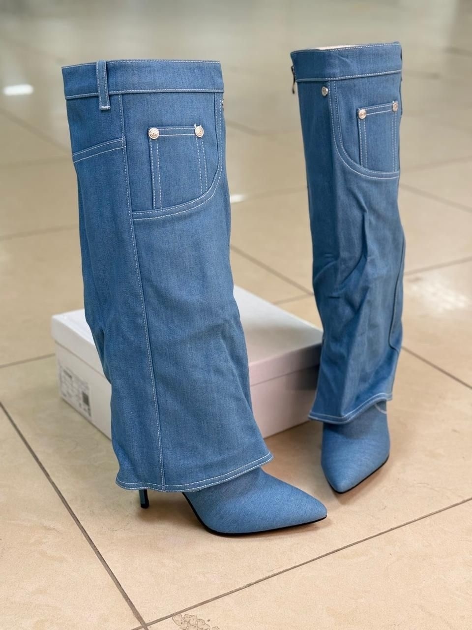 джинсовые сапоги,модные сапоги,denim boots,высокие сапоги,женские джинсовые сапоги до колена синие с острым носком на тонком высоком каблуке