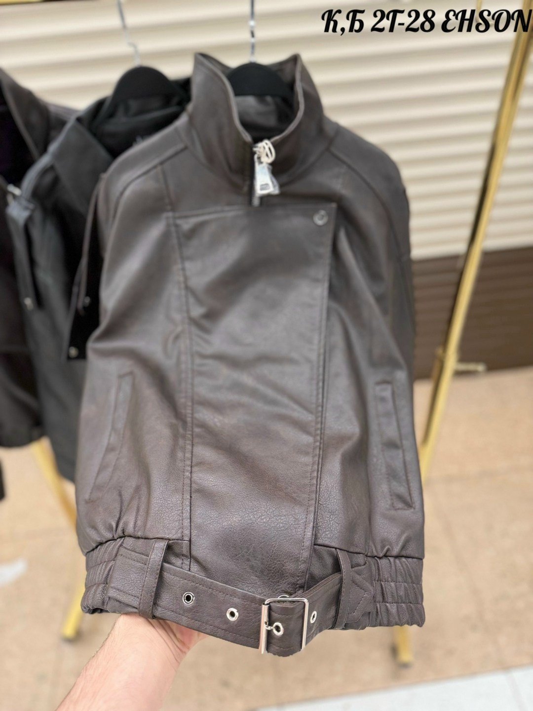 женская кожаная куртка,куртка кожаная,кожаная куртка yves saint laurent,женская куртка из искусственной кожи,кожаная куртка бомбер