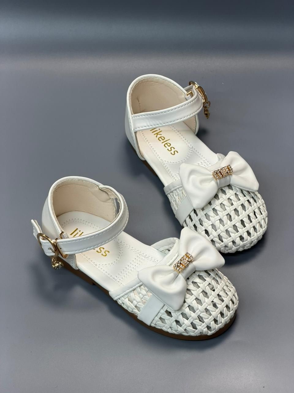 детские туфли,туфли блестящие для девочек,детские туфли для девочек,серебристые туфли для девочки,босоножки для девочек
