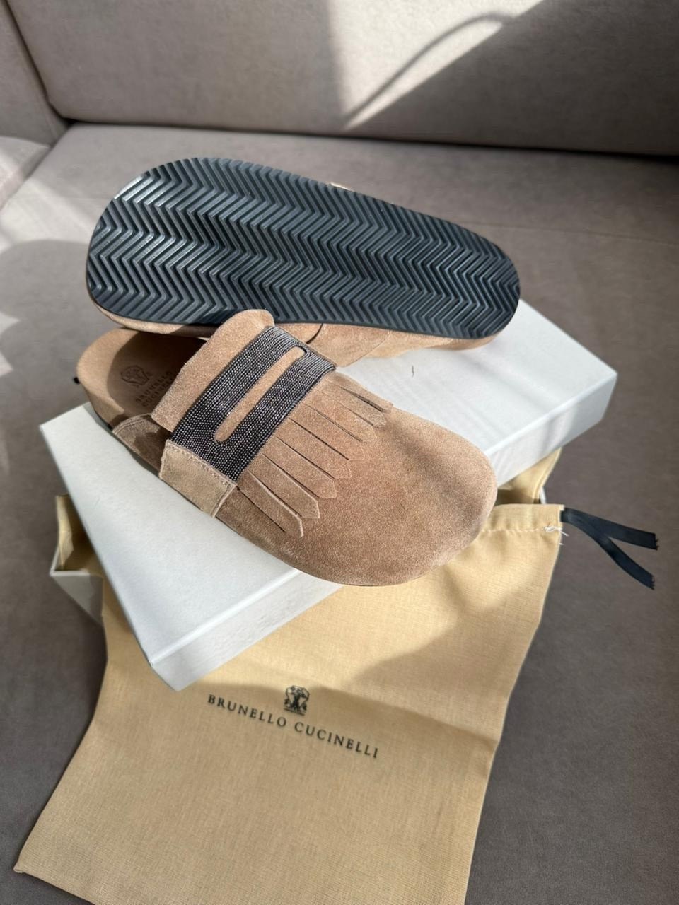 мюли brunello cucinelli,замшевые шлепанцы brunello cucinelli,шлепанцы brunello cucinelli,сабо brunello cucinelli,тапочки brunello cucinelli