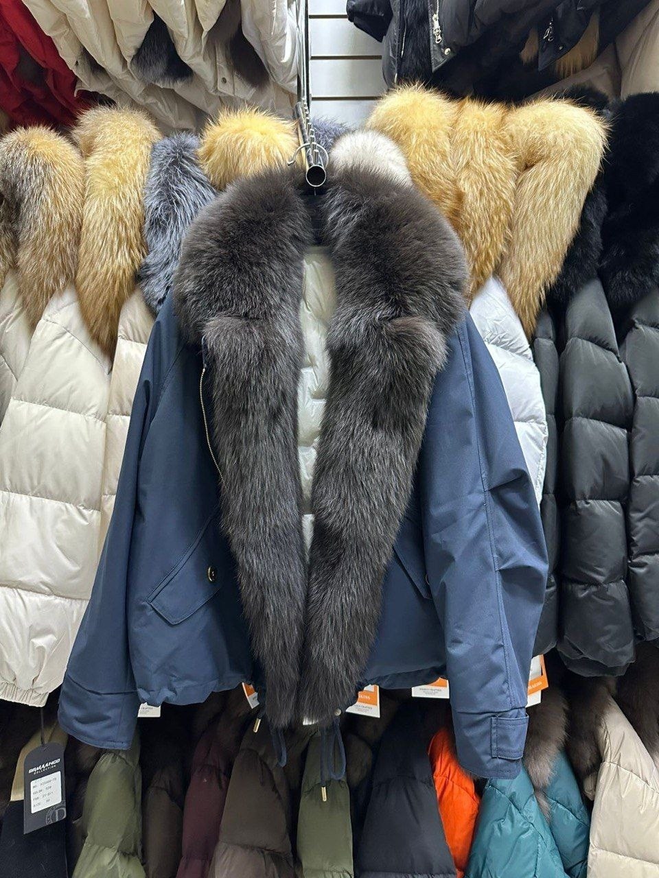 куртка с натуральный мехом,парка с натуральным мехом,женская парка на натуральном меху,женская парка на натуральном меху укороченная куртка с лисьим мехом,зимние куртки