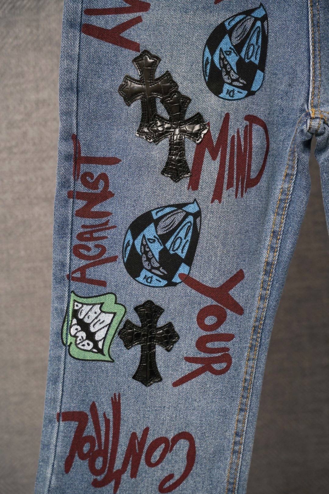 джинсы chrome hearts,джинсы chrome hearts с крестами,джинсы с крестами,джинсы модные,джинсовые брюки