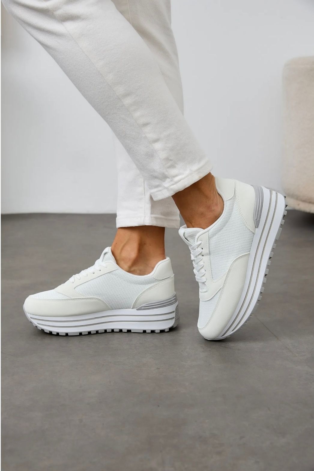 ,кроссовки женскиe,белые кроссовки,белые женские кроссовки,модные женские кроссовки