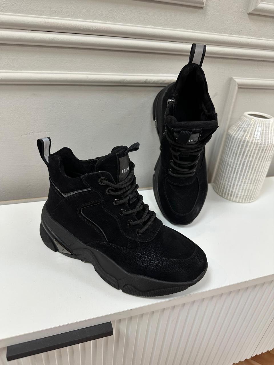 ,женские кроссовки,женские ботинки,черные кроссовки,кроссовки замшевые