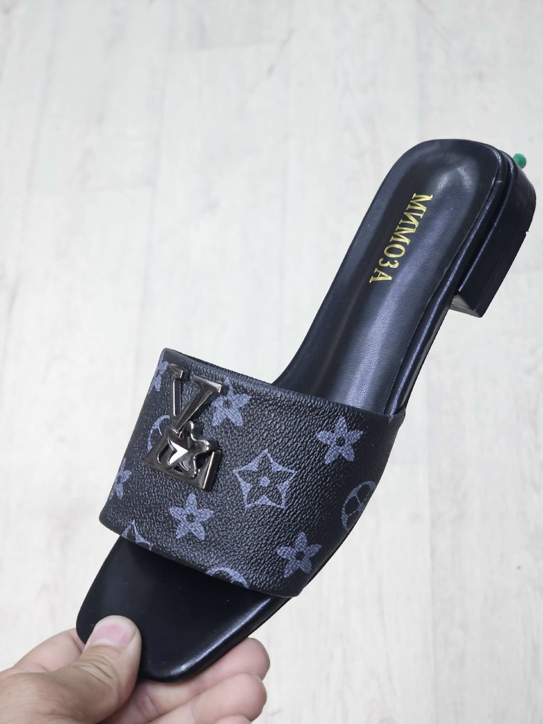 луи виттон шлепки женские,шлепанцы женские луи виттон,,шлепанцы луи виттон,шлепанцы louis vuitton