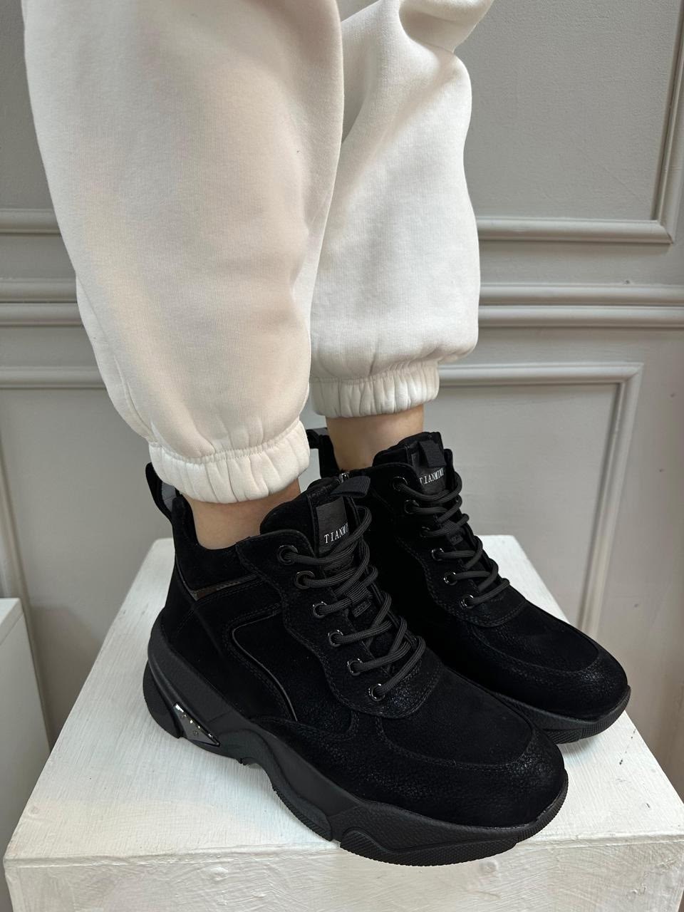 ,женские кроссовки,женские ботинки,черные кроссовки,кроссовки замшевые