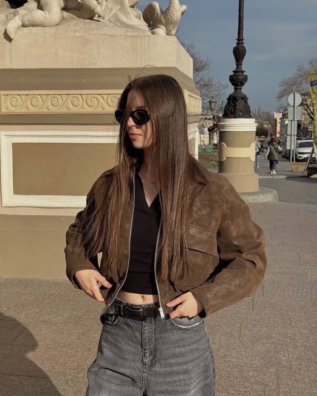 стильная куртка,куртка женская,куртка бомбер замшевая,замшевая куртка,джинсы широкие