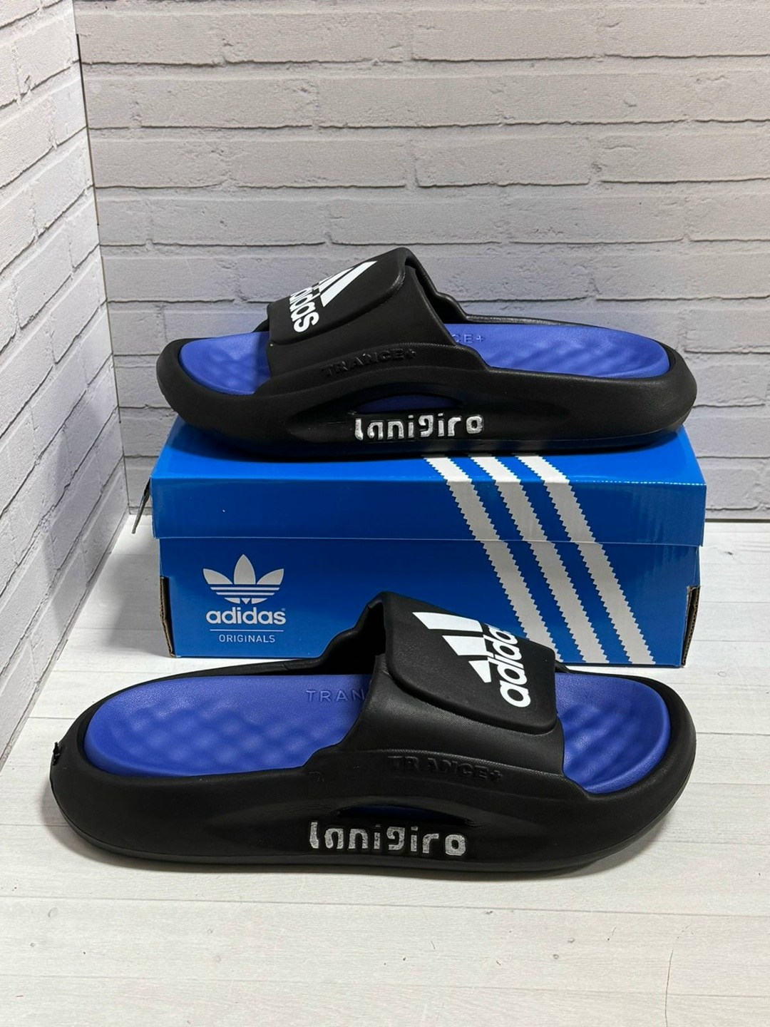 массажные тапки адидас,,шлепанцы adidas,adidas сланцы,тапки адидас черные