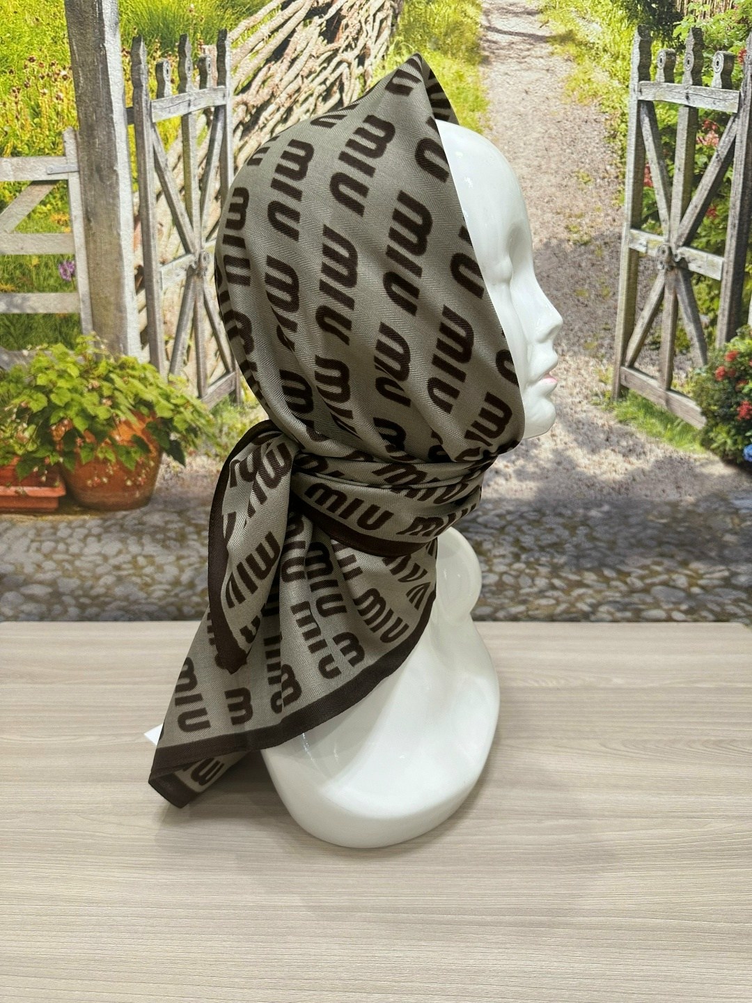 платок fendi,женские платки,платок косынка теплая,платки и шарфы,шелковые платки