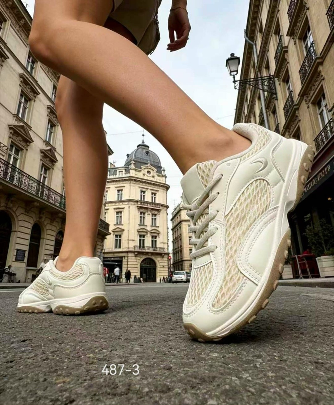 девушка в библиотеке,книга в библиотеке,фотосессия в библиотеке,девушка с книгами,чтение книги